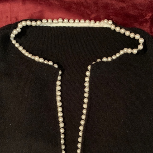 Elegant Black Cardigan with Pearl Trim - Picture 4 of 4